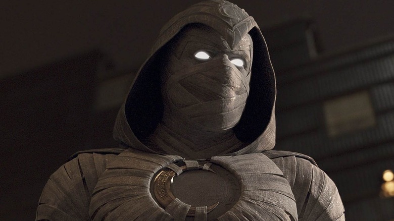Moon Knight facing forward in full costume